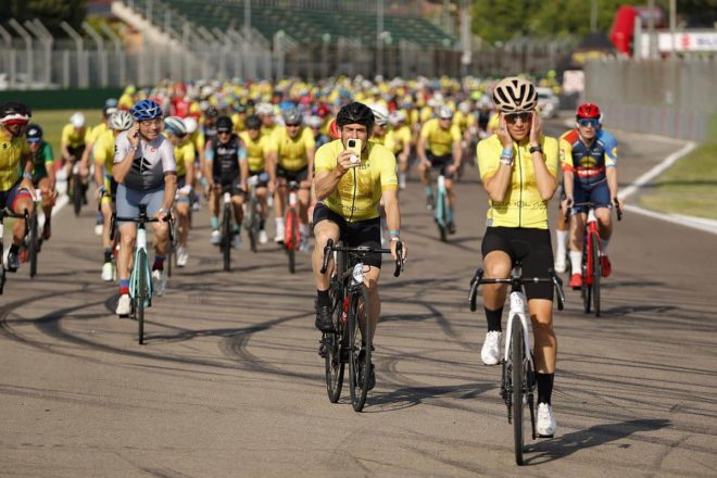 suzuki bike day 2024: grande successo con 2.800 persone in giallo all’autodromo di imola [foto]