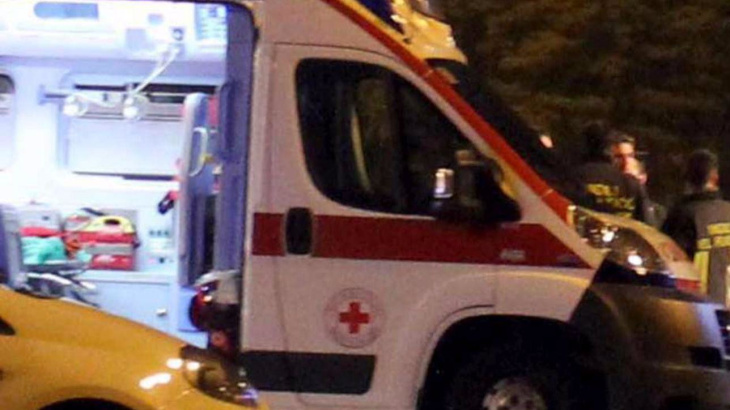roma, scontro fra auto e due moto: muore 26enne