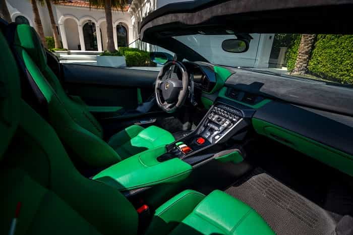 un lamborghini veneno roadster è stato venduto per 6 milioni di dollari e ha stabilito il record come l’auto più costosa mai venduta online