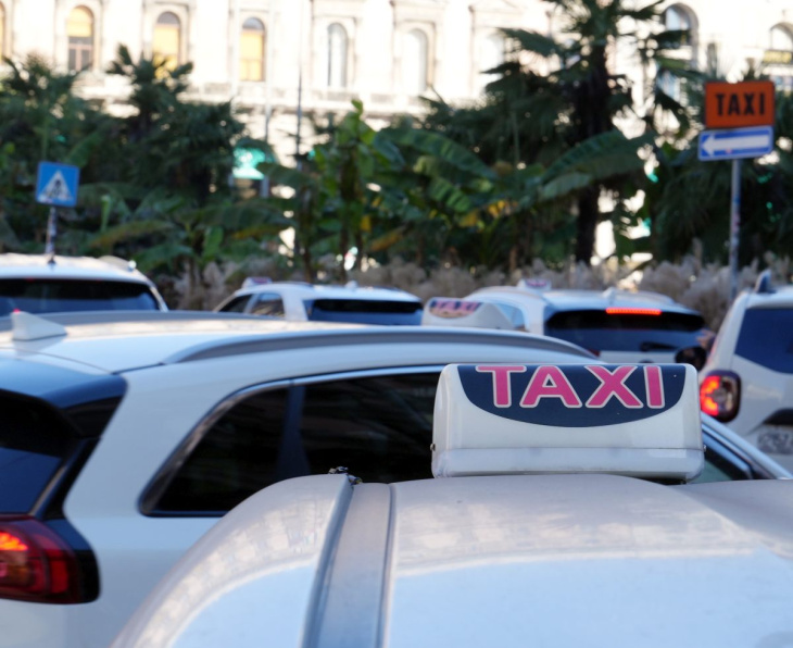 taxi-ncc, mit “a breve registro nazionale e foglio servizio elettronici”