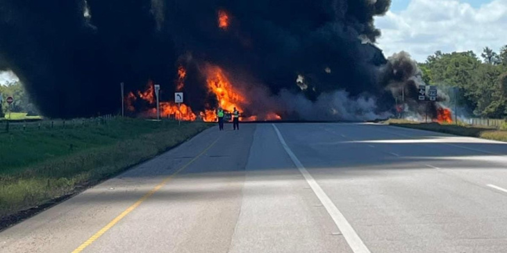 accidenti: un’autocisterna esplode e provoca diversi feriti su un’autostrada in texas