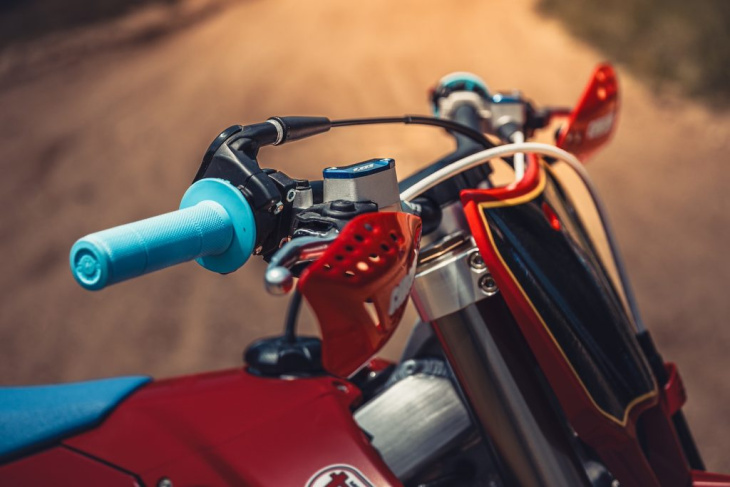 tm racing presenta le motociclette in edizione limitata red dream ispirate agli anni ’80